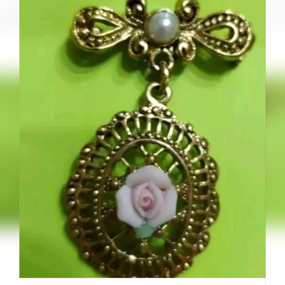 Vintage Gold Toned Faux Pearl With Pink Rose Brooch EUC